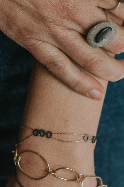 צמיד חרוזים מושחרים