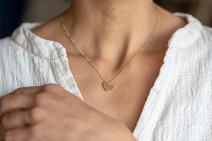 שרשרת לב חורים