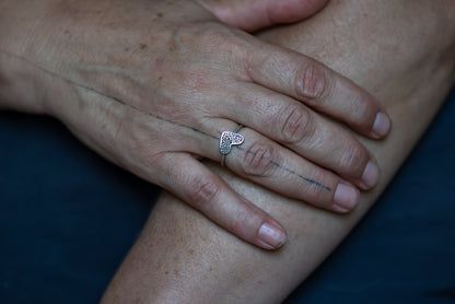 טבעת לב חורים