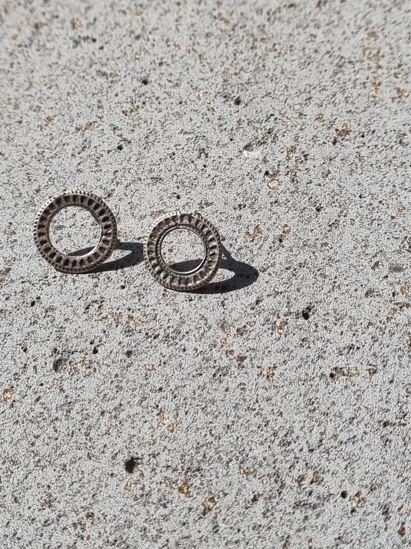 עגילי חישוק מנדלה