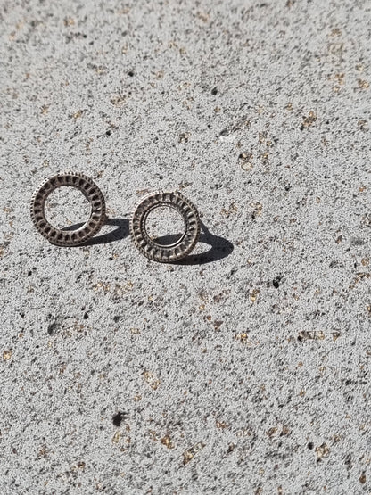 עגילי חישוק מנדלה